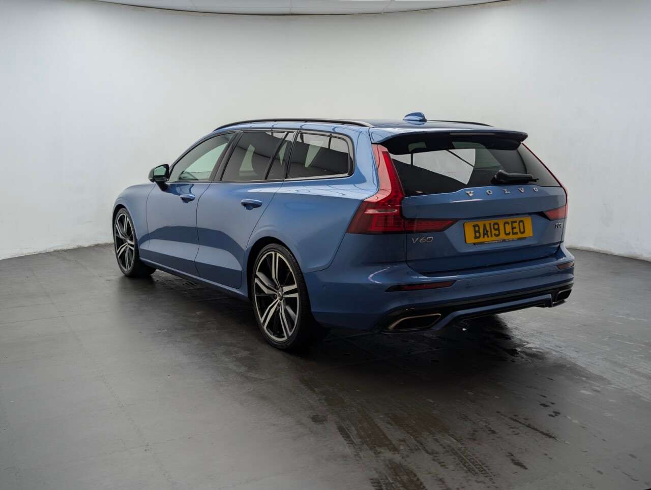 2019 VOLVO V60 2019 VOLVO V60