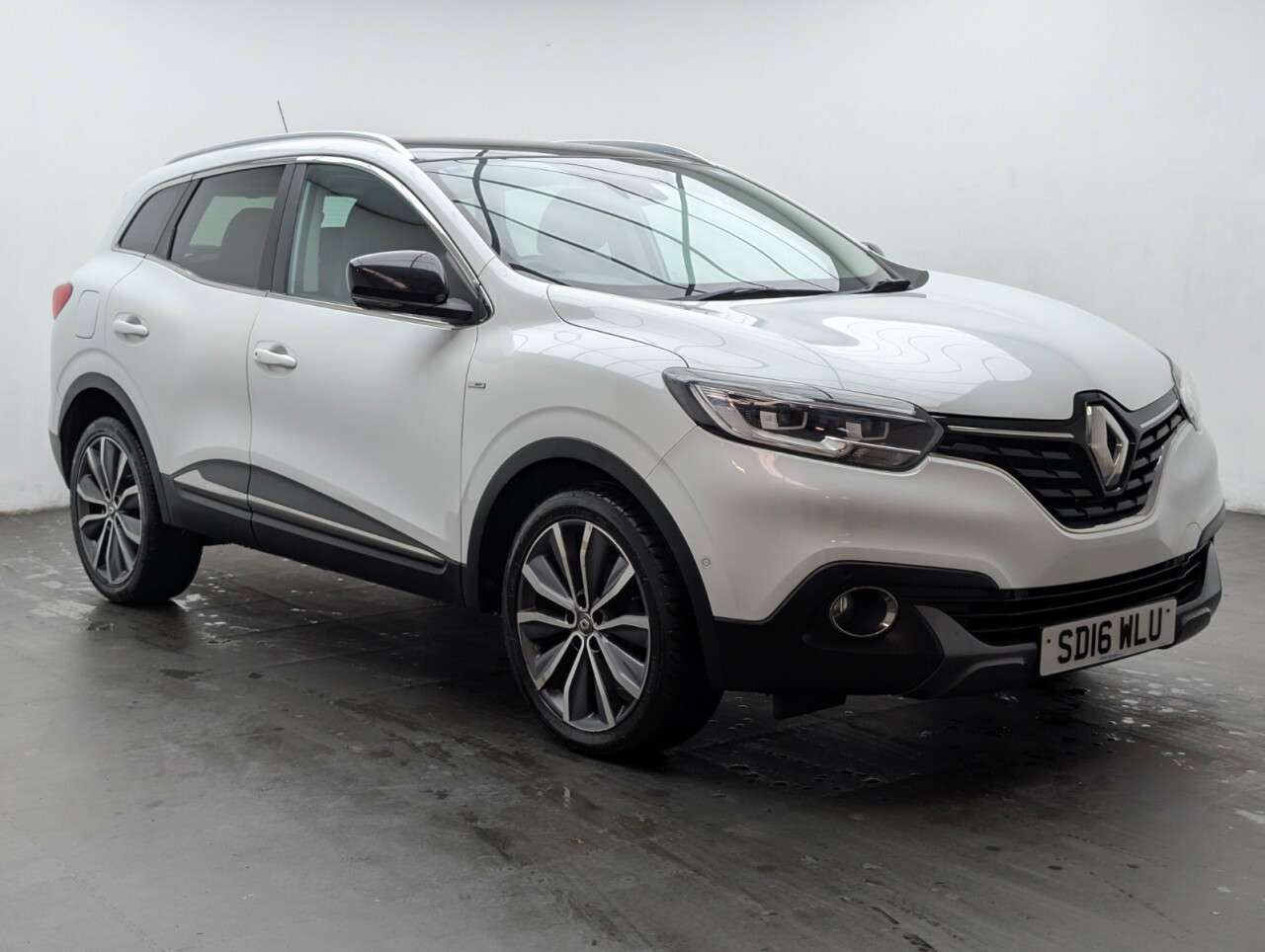 A 2016 RENAULT KADJAR 1.5 dCi Signature Nav SUV 5dr Diesel EDC Euro 6 (s/s) (110 ps) A 2016 RENAULT KADJAR 1.5 dCi Signature Nav SUV 5dr Diesel EDC Euro 6 (s/s) (110 ps)