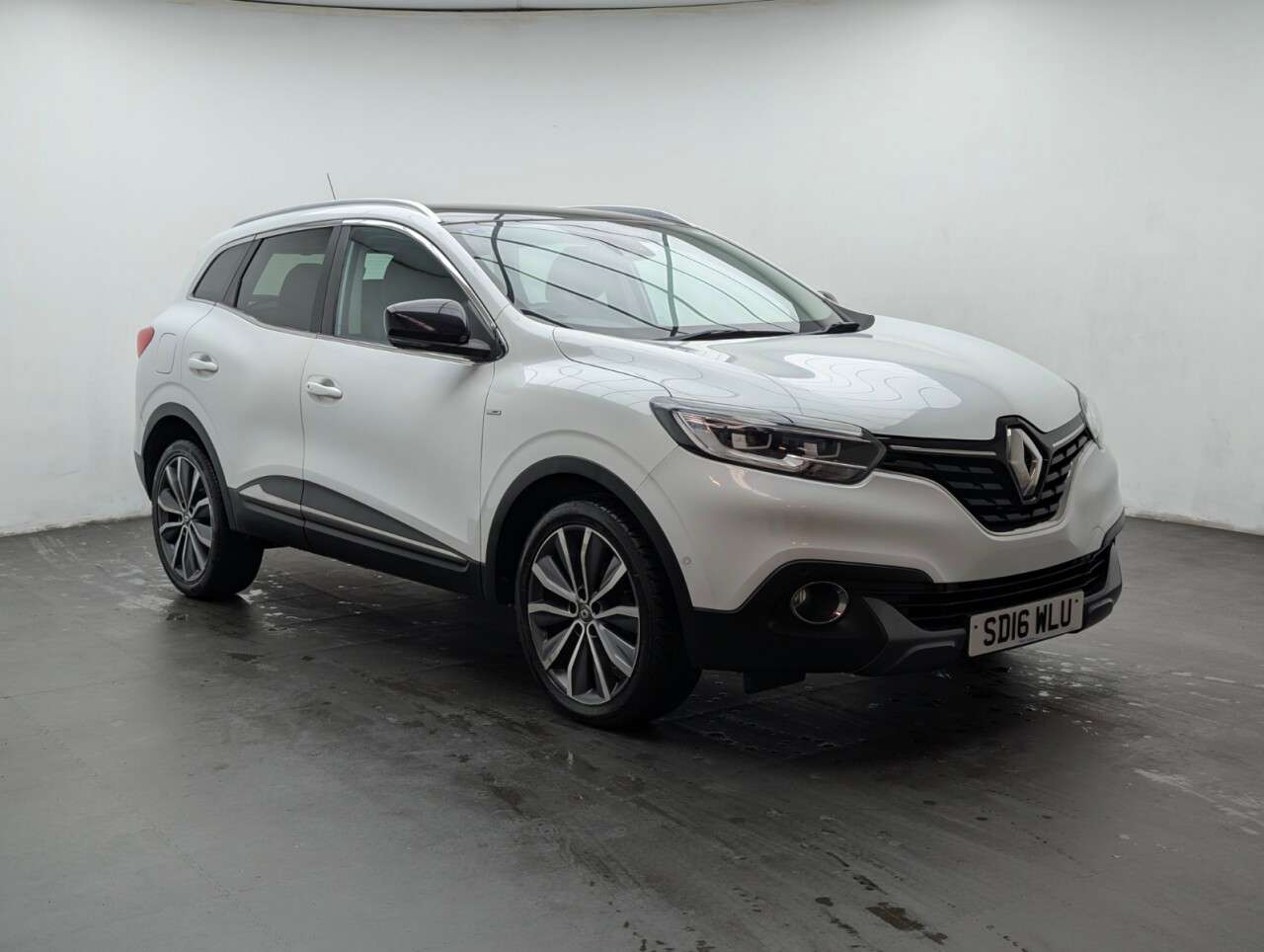 A 2016 RENAULT KADJAR 1.5 dCi Signature Nav SUV 5dr Diesel EDC Euro 6 (s/s) (110 ps) A 2016 RENAULT KADJAR 1.5 dCi Signature Nav SUV 5dr Diesel EDC Euro 6 (s/s) (110 ps)