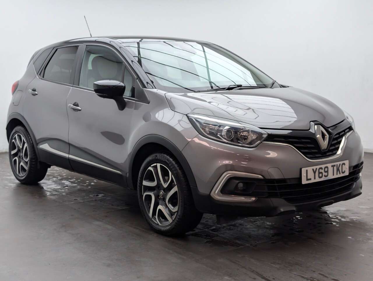 A 2020 RENAULT CAPTUR 0.9 TCe ENERGY Iconic SUV 5dr Petrol Manual Euro 6 (s/s) (90 ps) CRUISE CON A 2020 RENAULT CAPTUR 0.9 TCe ENERGY Iconic SUV 5dr Petrol Manual Euro 6 (s/s) (90 ps) CRUISE CON