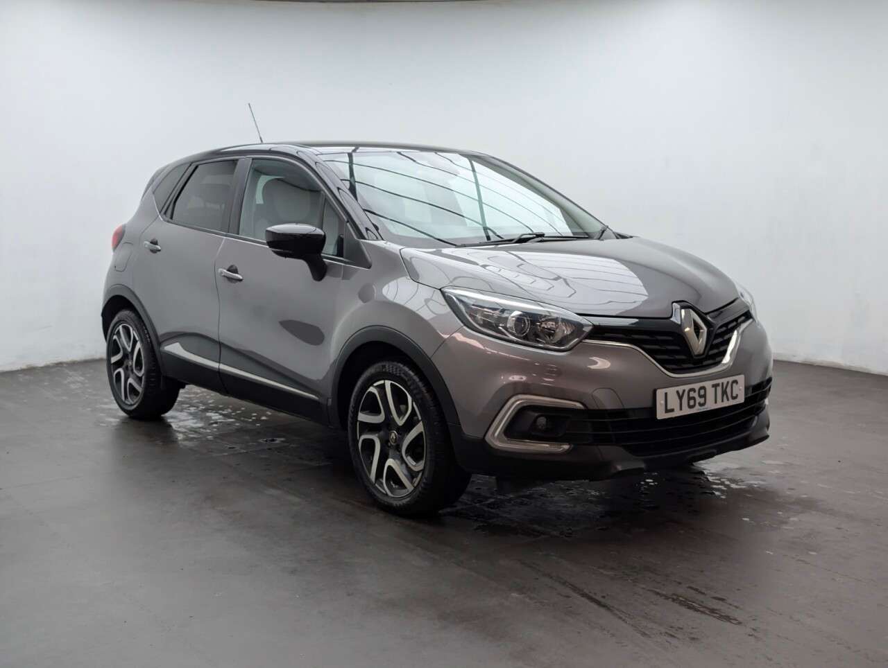 A 2020 RENAULT CAPTUR 0.9 TCe ENERGY Iconic SUV 5dr Petrol Manual Euro 6 (s/s) (90 ps) CRUISE CON A 2020 RENAULT CAPTUR 0.9 TCe ENERGY Iconic SUV 5dr Petrol Manual Euro 6 (s/s) (90 ps) CRUISE CON