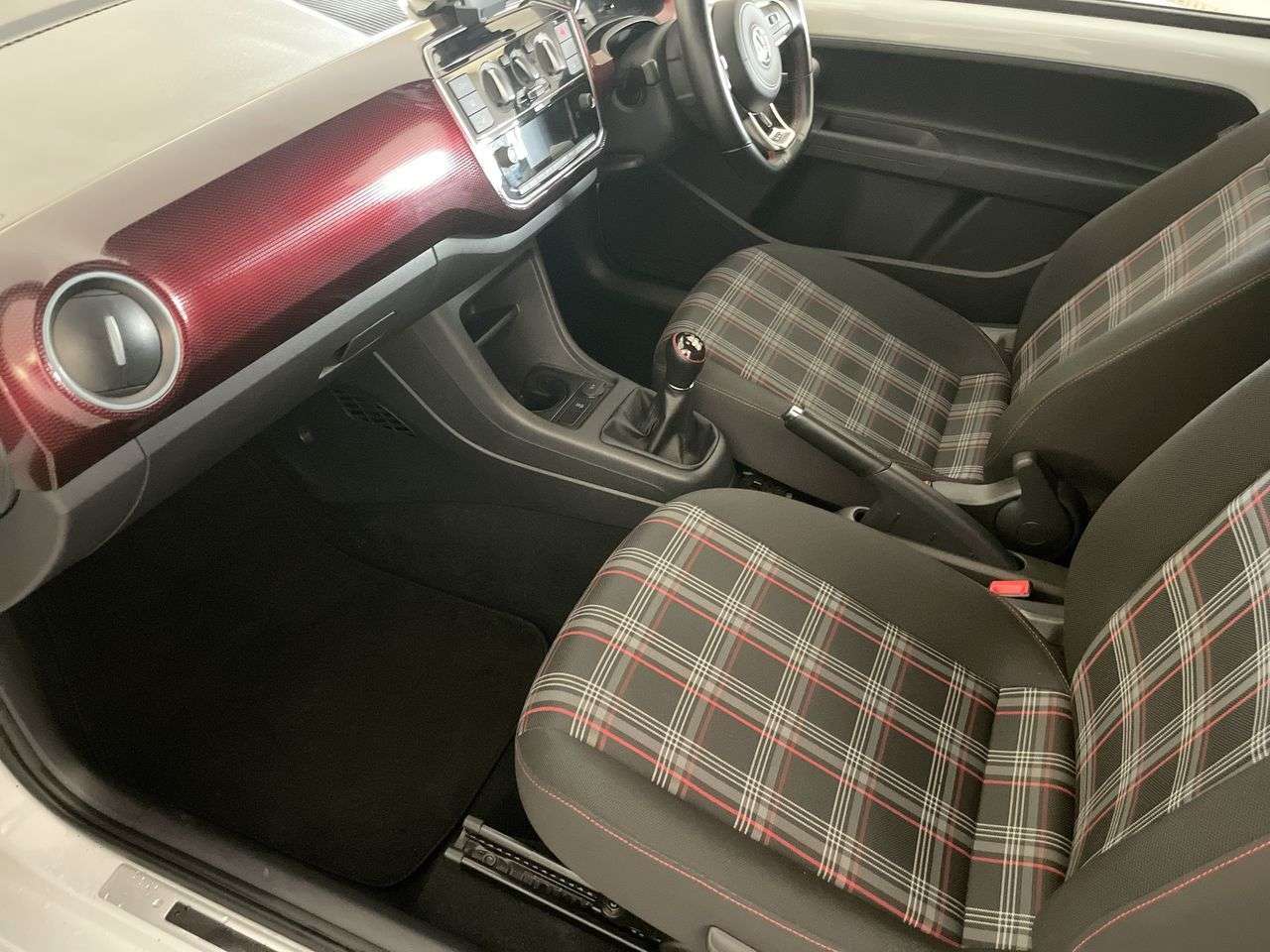 2018 VOLKSWAGEN UP! 2018 VOLKSWAGEN UP!