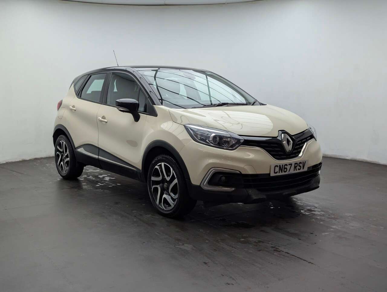 A 2017 RENAULT CAPTUR 0.9 TCe ENERGY Dynamique Nav SUV 5dr Petrol Manual Euro 6 (s/s) (90 ps) A 2017 RENAULT CAPTUR 0.9 TCe ENERGY Dynamique Nav SUV 5dr Petrol Manual Euro 6 (s/s) (90 ps)