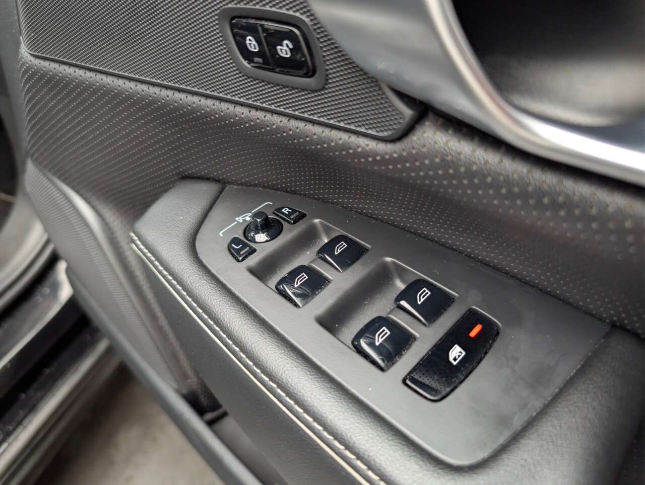 2020 VOLVO S90 2020 VOLVO S90