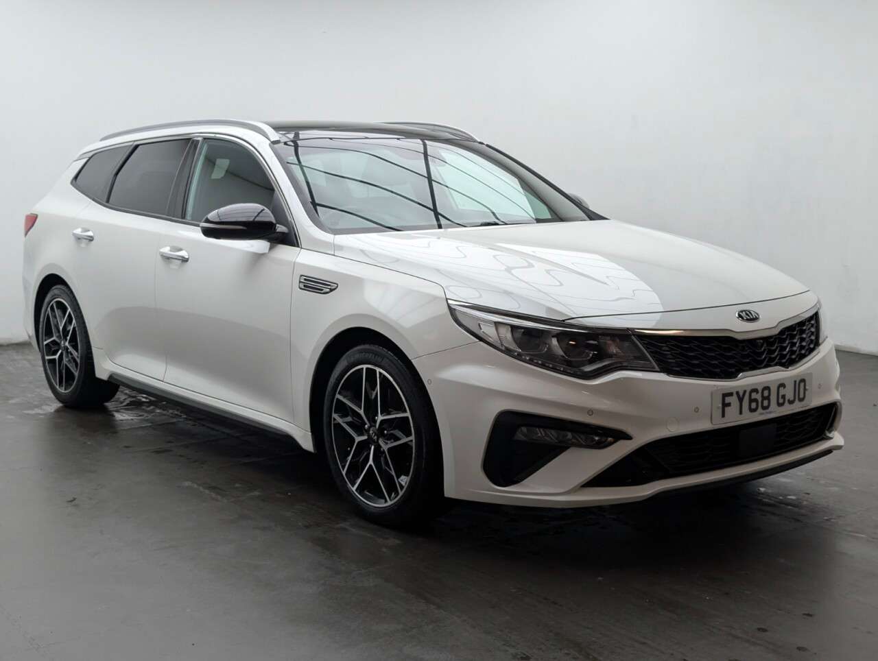 A 2018 KIA OPTIMA 1.6 CRDi GT-Line S Sportswagon 5dr Diesel DCT Euro 6 (s/s) (134 bhp) A 2018 KIA OPTIMA 1.6 CRDi GT-Line S Sportswagon 5dr Diesel DCT Euro 6 (s/s) (134 bhp)