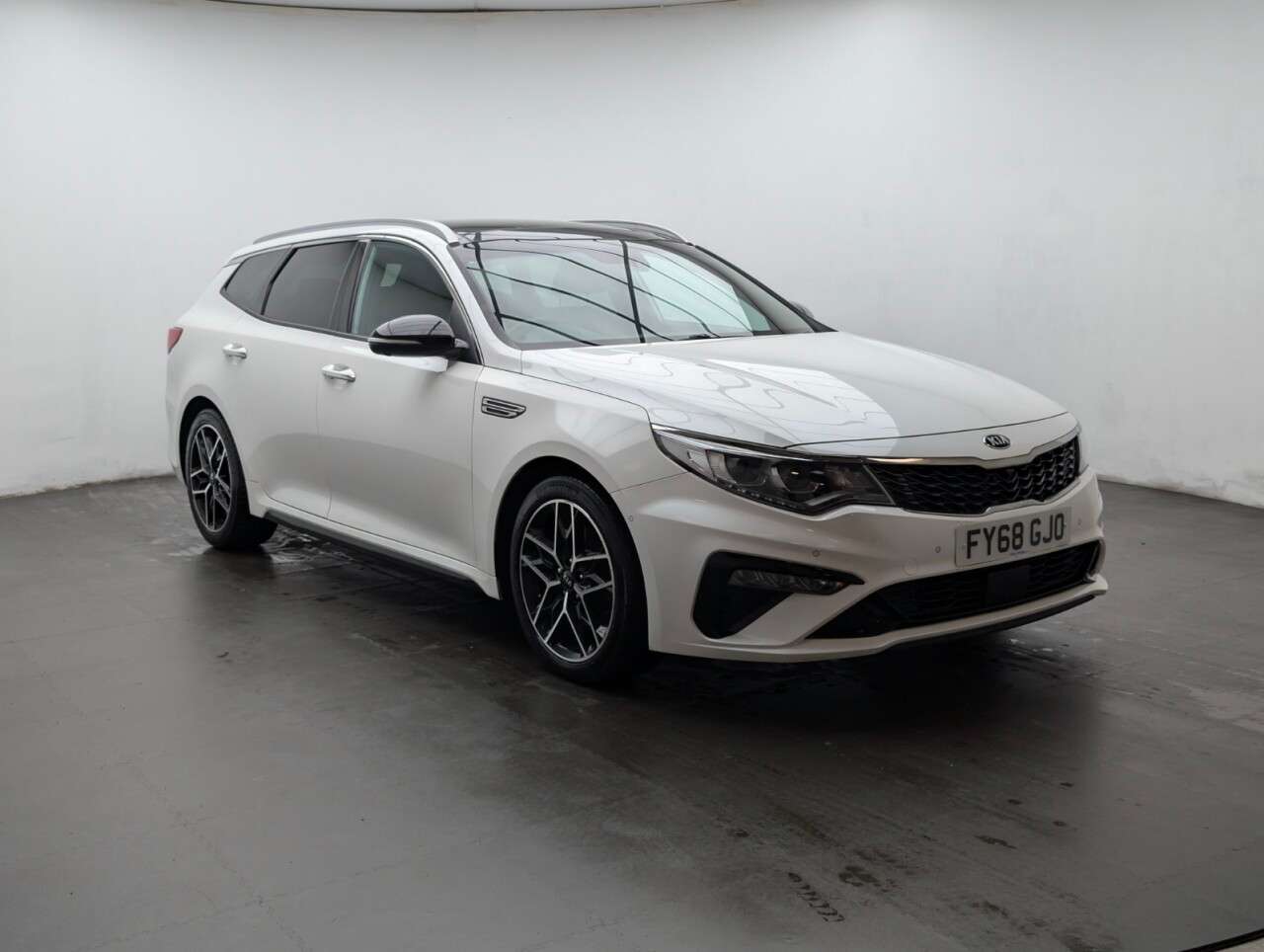 A 2018 KIA OPTIMA 1.6 CRDi GT-Line S Sportswagon 5dr Diesel DCT Euro 6 (s/s) (134 bhp) A 2018 KIA OPTIMA 1.6 CRDi GT-Line S Sportswagon 5dr Diesel DCT Euro 6 (s/s) (134 bhp)