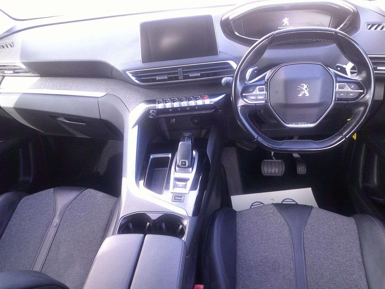 A 2019 PEUGEOT 3008 1.5 BlueHDi Allure SUV 5dr Diesel EAT Euro 6 (s/s) (130 ps) 2 OWNERS + GREA A 2019 PEUGEOT 3008 1.5 BlueHDi Allure SUV 5dr Diesel EAT Euro 6 (s/s) (130 ps) 2 OWNERS + GREA