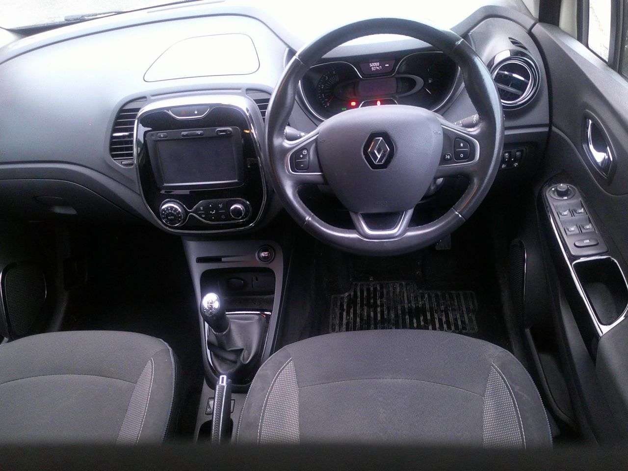 A 2016 RENAULT CAPTUR 1.5 dCi ENERGY Dynamique S Nav SUV 5dr Diesel Manual Euro 6 (s/s) (90 ps) 8 A 2016 RENAULT CAPTUR 1.5 dCi ENERGY Dynamique S Nav SUV 5dr Diesel Manual Euro 6 (s/s) (90 ps) 8