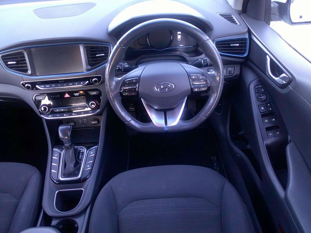 A 2017 HYUNDAI IONIQ 1.6 h-GDi Premium Hatchback 5dr Petrol Hybrid DCT Euro 6 (s/s) (141 ps) GRE A 2017 HYUNDAI IONIQ 1.6 h-GDi Premium Hatchback 5dr Petrol Hybrid DCT Euro 6 (s/s) (141 ps) GRE