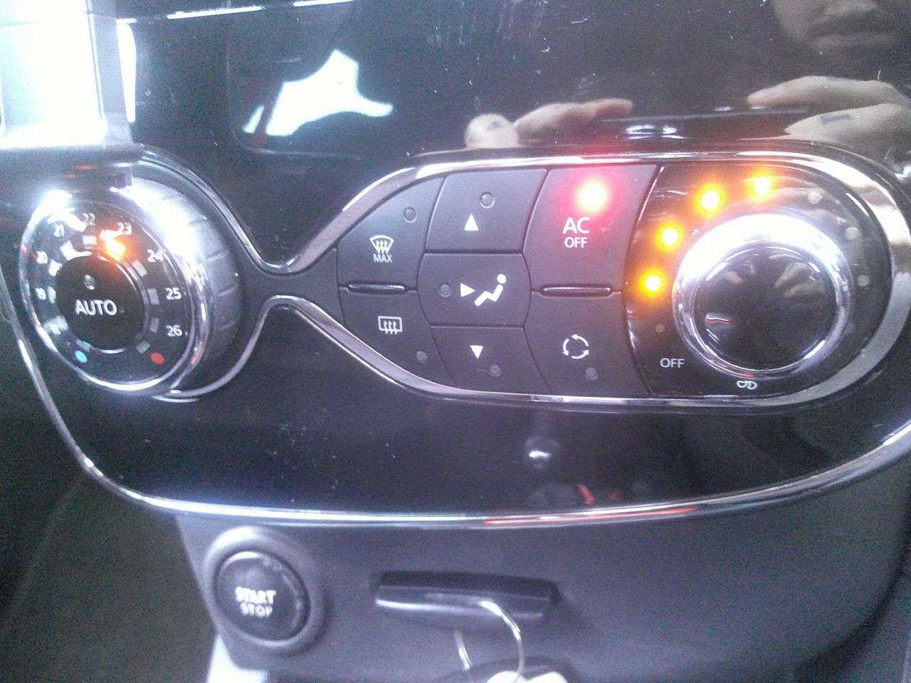 2013 RENAULT CLIO 2013 RENAULT CLIO