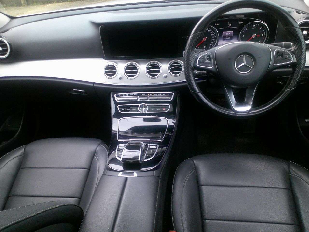 A 2017 MERCEDES-BENZ E-CLASS 2.0 E220d SE (Premium) Saloon 4dr Diesel G-Tronic+ Euro 6 (s/s) (194 ps) OV A 2017 MERCEDES-BENZ E-CLASS 2.0 E220d SE (Premium) Saloon 4dr Diesel G-Tronic+ Euro 6 (s/s) (194 ps) OV