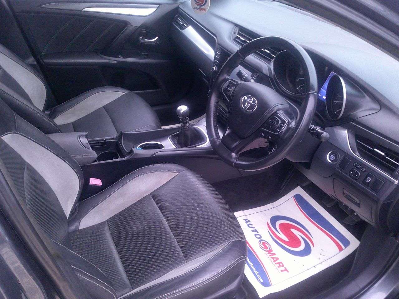 2015 TOYOTA AVENSIS 2015 TOYOTA AVENSIS