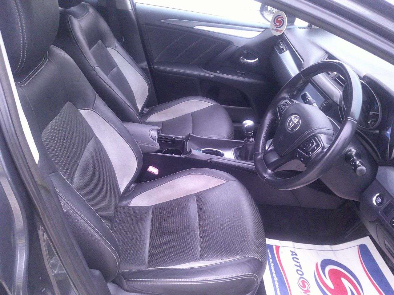 2015 TOYOTA AVENSIS 2015 TOYOTA AVENSIS