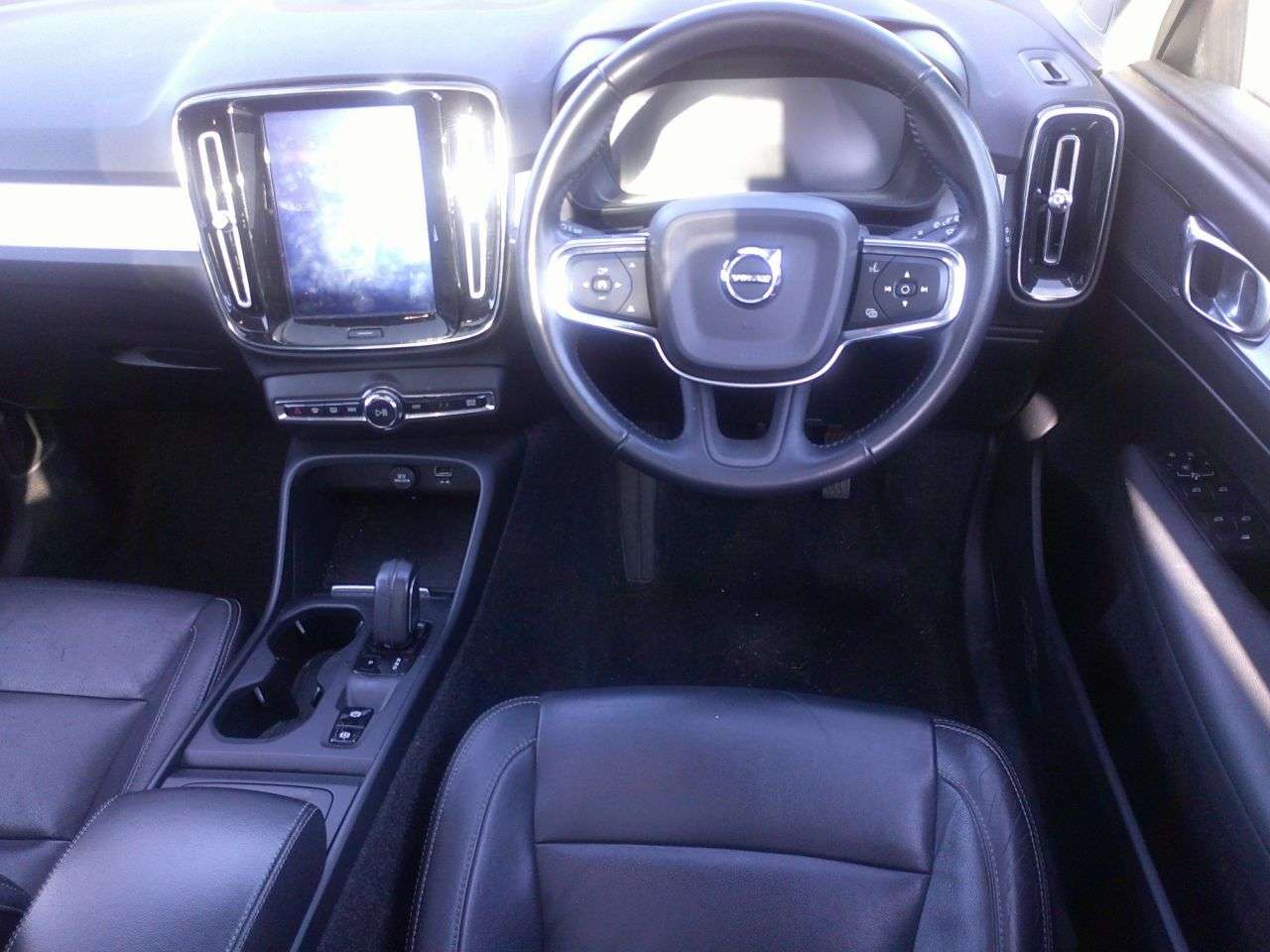 A 2018 VOLVO XC40 2.0 T4 Momentum SUV 5dr Petrol Auto AWD Euro 6 (s/s) (190 ps) NEW SERVICE+O A 2018 VOLVO XC40 2.0 T4 Momentum SUV 5dr Petrol Auto AWD Euro 6 (s/s) (190 ps) NEW SERVICE+O