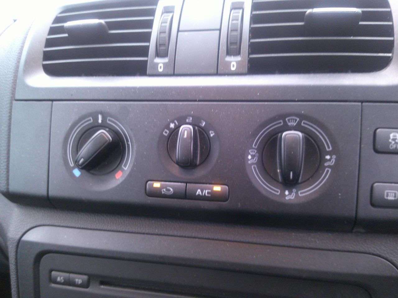 2015 SKODA ROOMSTER 2015 SKODA ROOMSTER