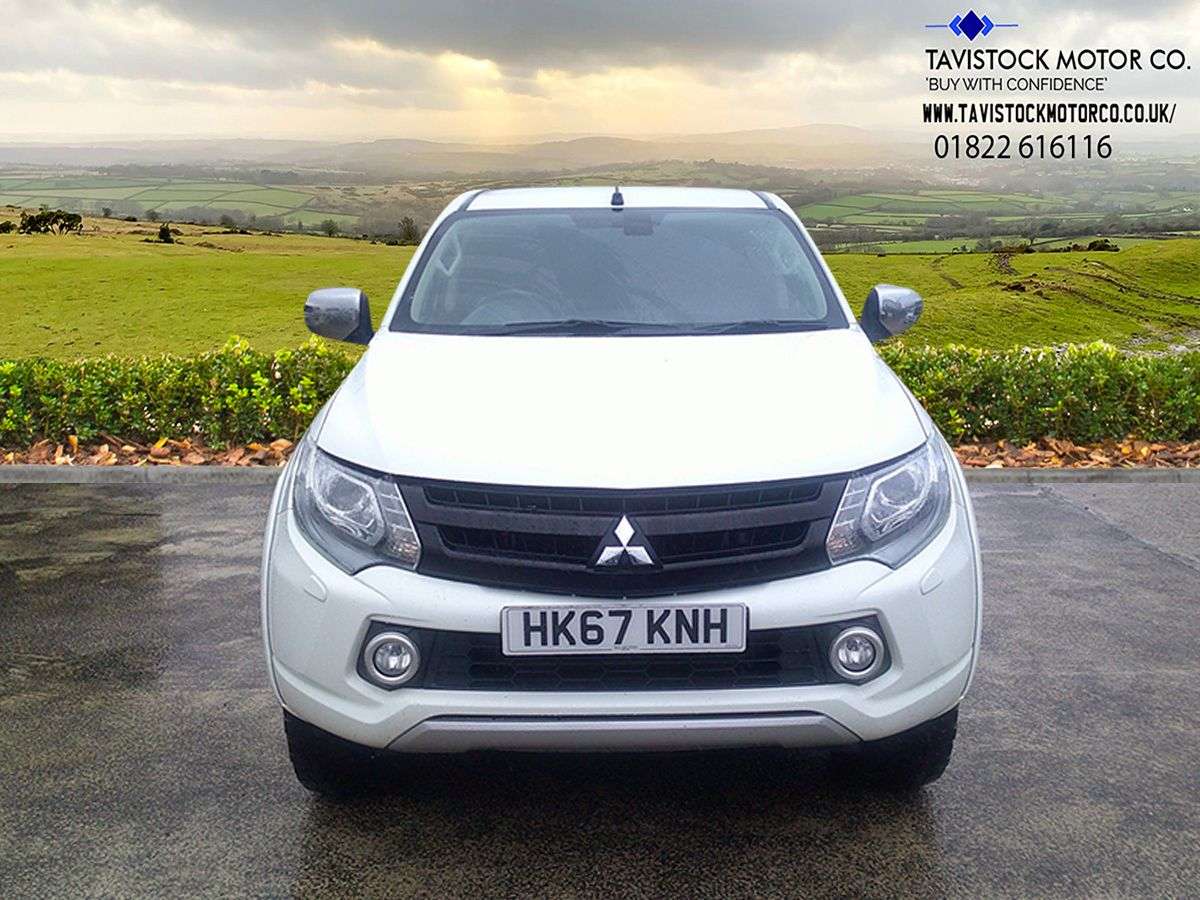 A 2018 MITSUBISHI L200 2.4 DI-D DC Barbarian Pickup Double Cab 4dr Diesel Manual 4WD Euro 6 (178 p A 2018 MITSUBISHI L200 2.4 DI-D DC Barbarian Pickup Double Cab 4dr Diesel Manual 4WD Euro 6 (178 p