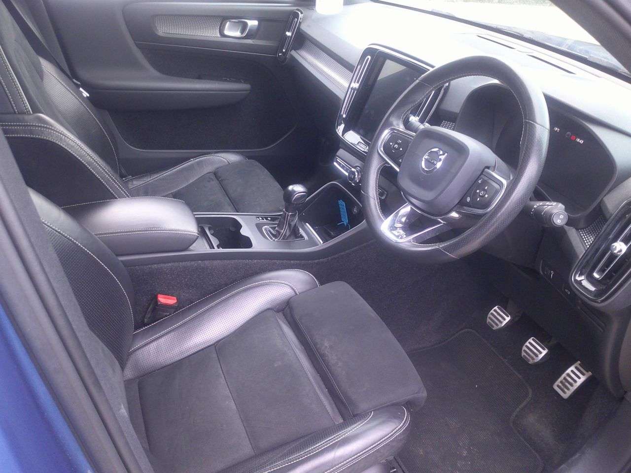 2019 VOLVO XC40 2019 VOLVO XC40