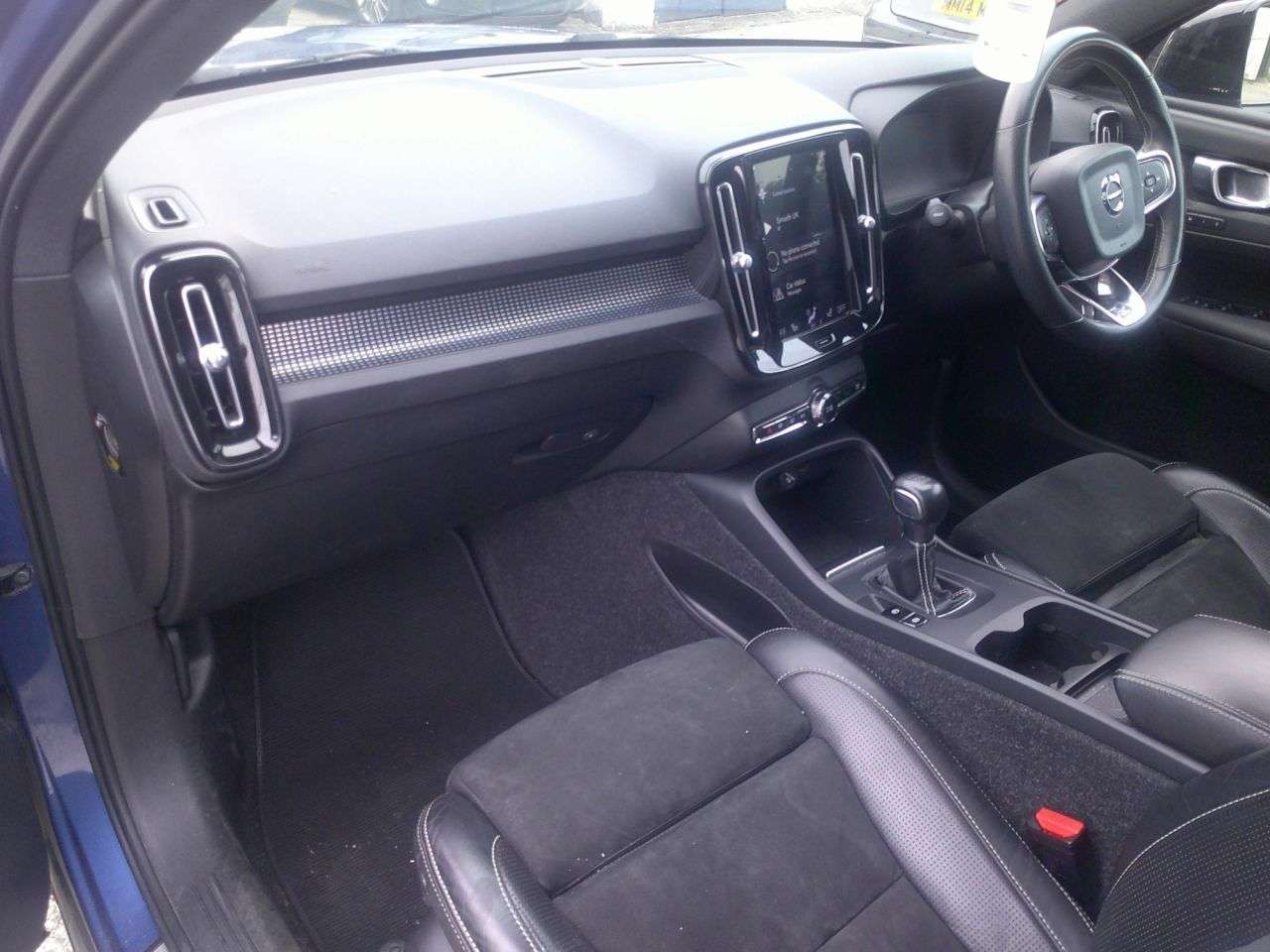 2019 VOLVO XC40 2019 VOLVO XC40