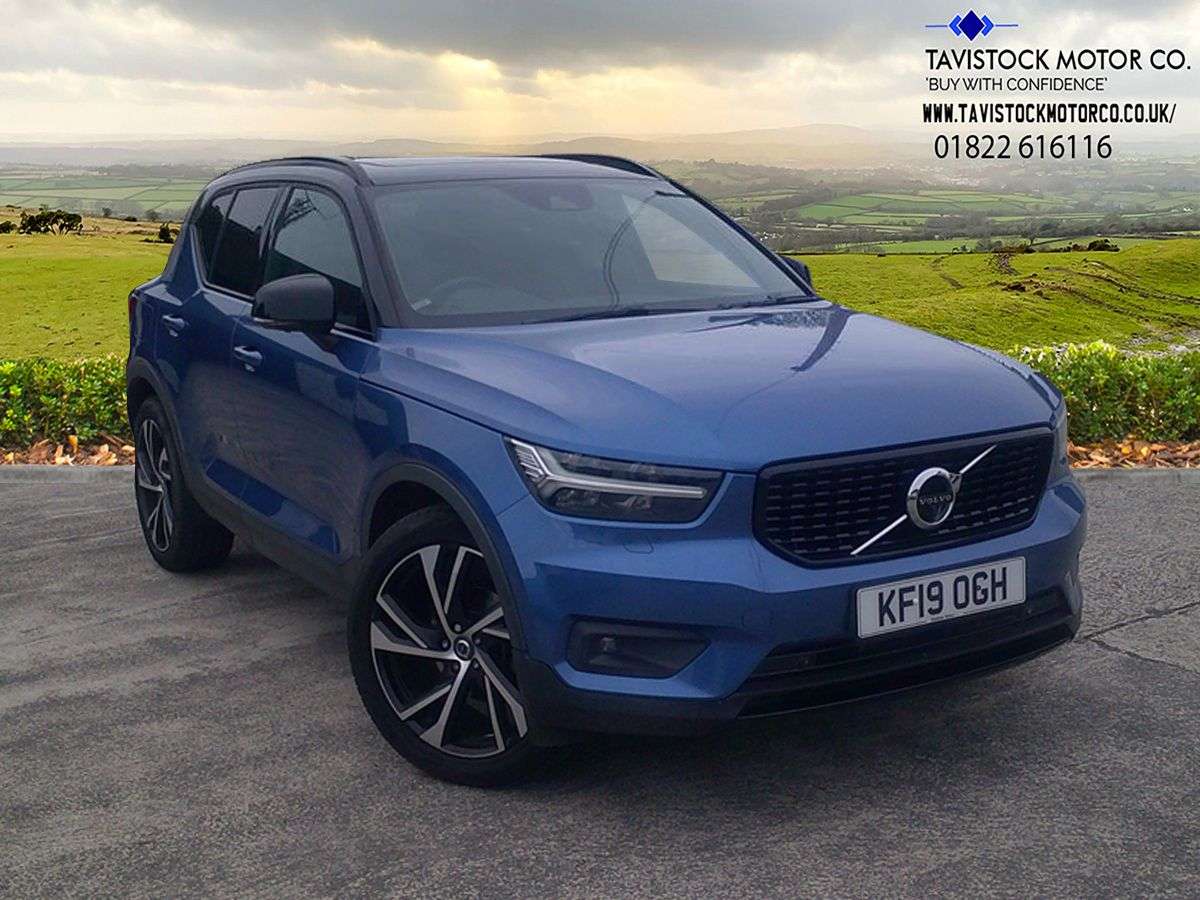 A 2019 VOLVO XC40 2.0 D3 R-Design Pro SUV 5dr Diesel Manual Euro 6 (s/s) (150 ps) OVER 50 CAR A 2019 VOLVO XC40 2.0 D3 R-Design Pro SUV 5dr Diesel Manual Euro 6 (s/s) (150 ps) OVER 50 CAR