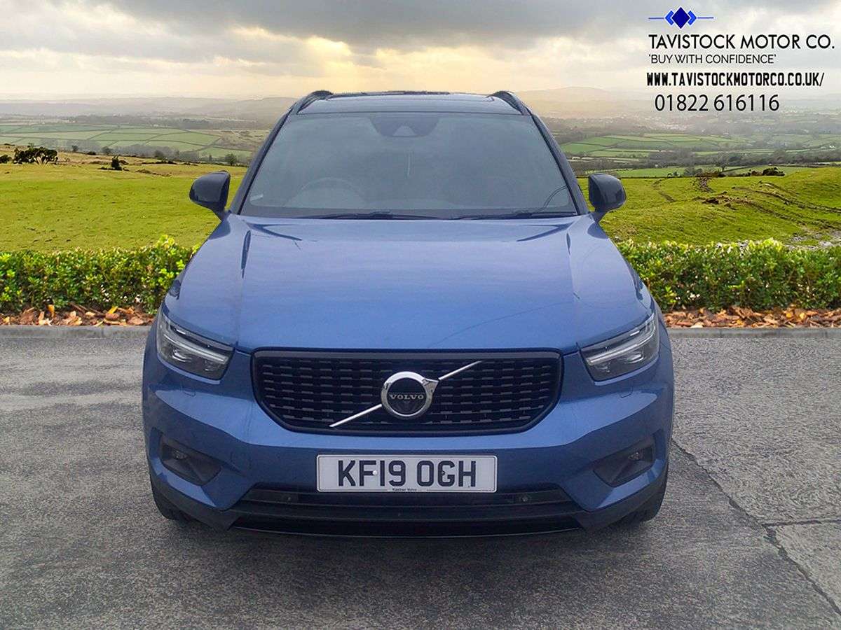 2019 VOLVO XC40 2019 VOLVO XC40