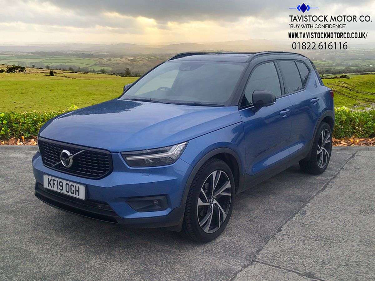 2019 VOLVO XC40 2019 VOLVO XC40