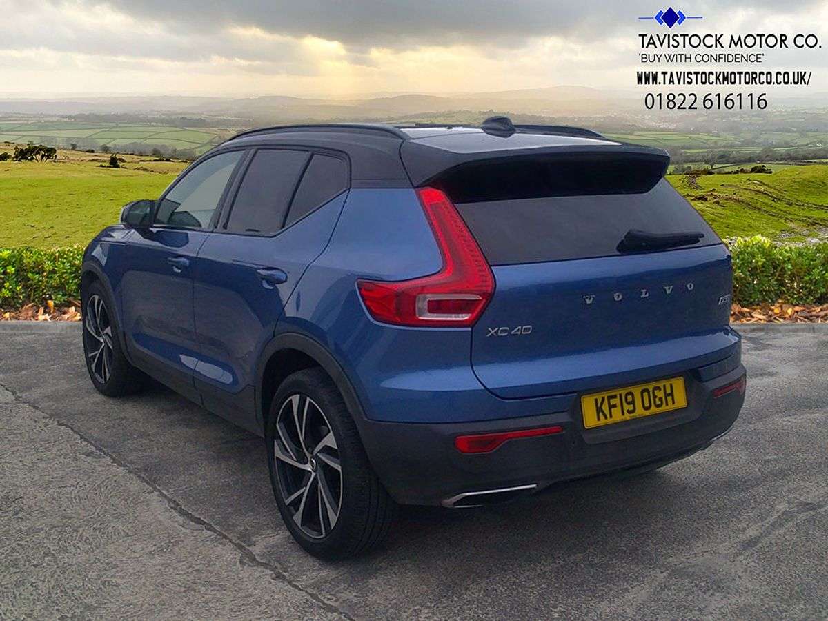 2019 VOLVO XC40 2019 VOLVO XC40