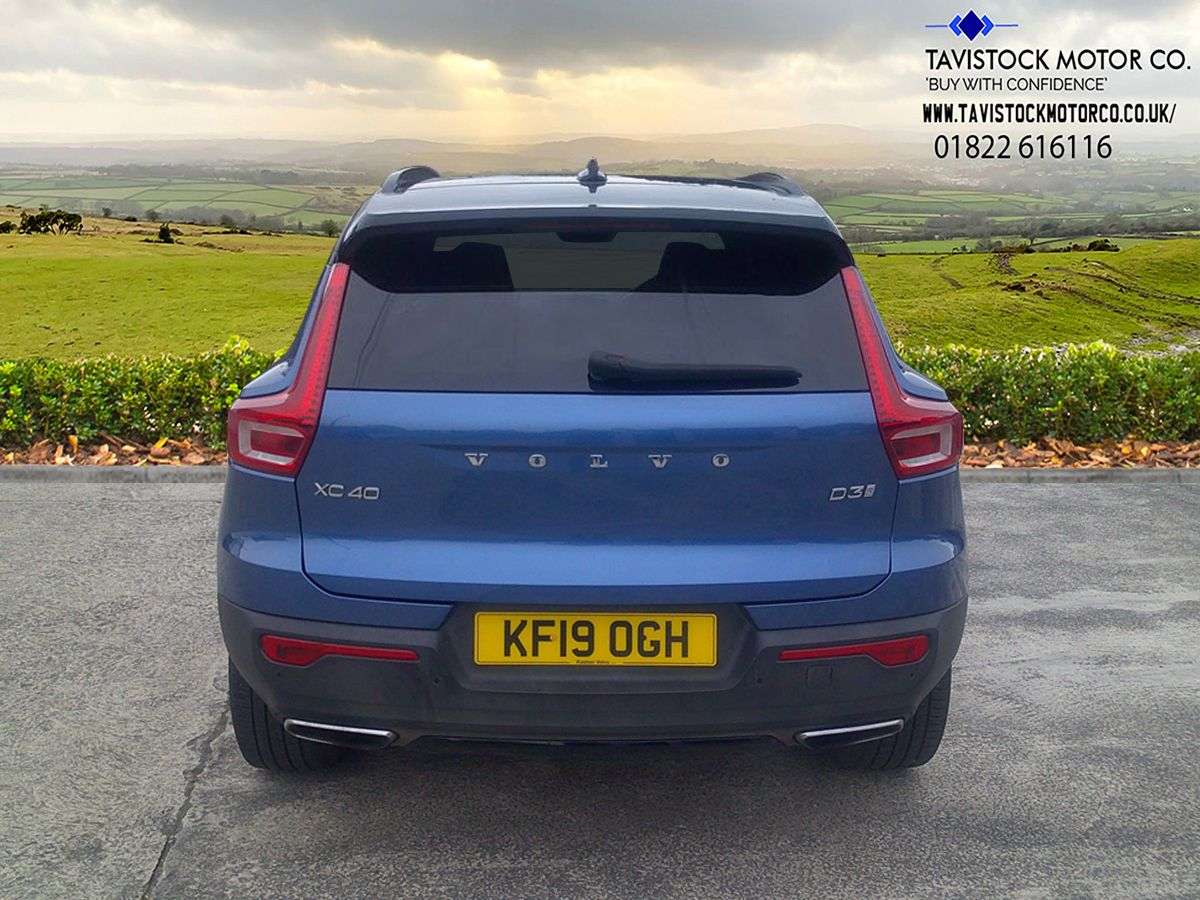 2019 VOLVO XC40 2019 VOLVO XC40