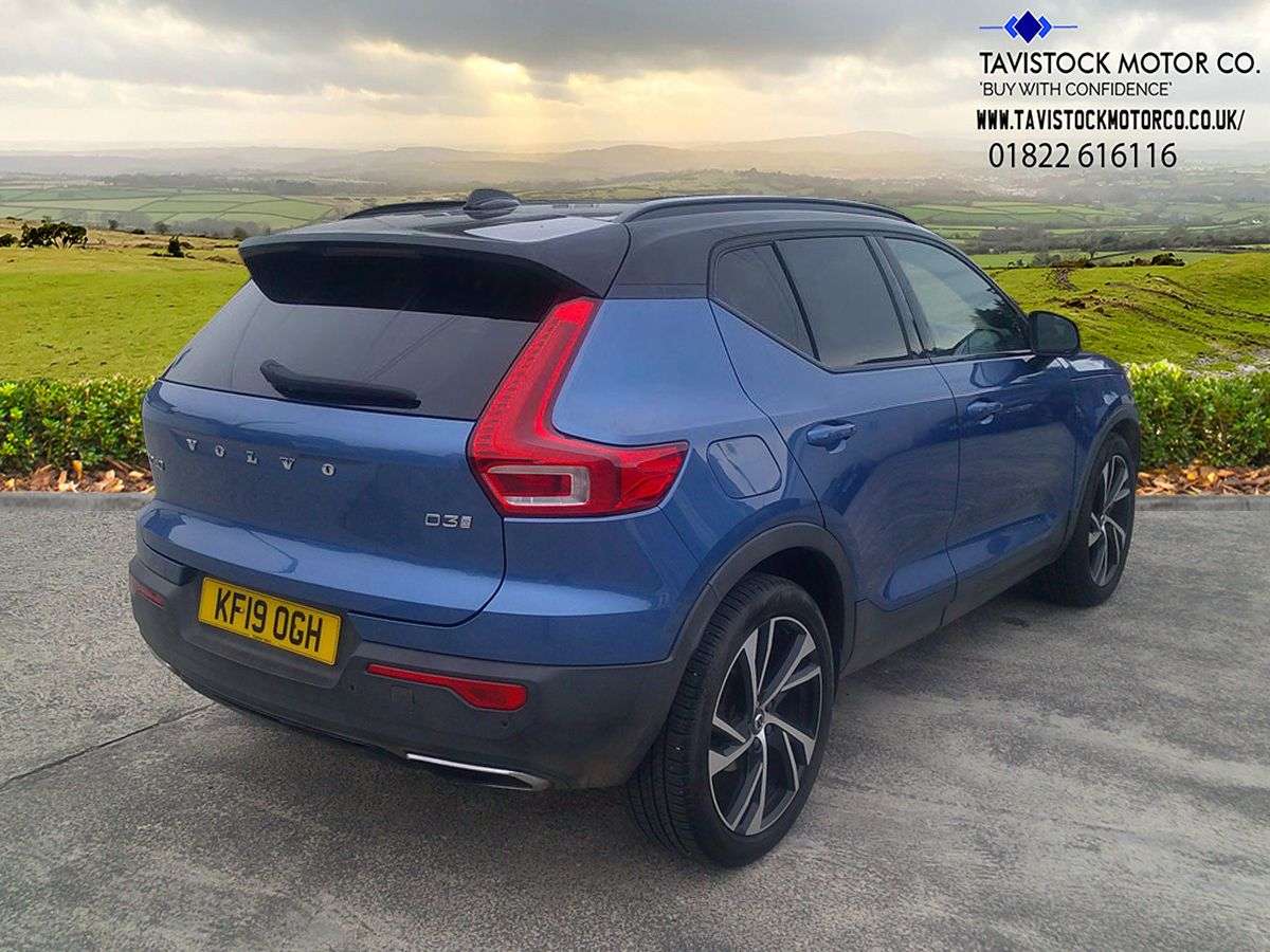 2019 VOLVO XC40 2019 VOLVO XC40