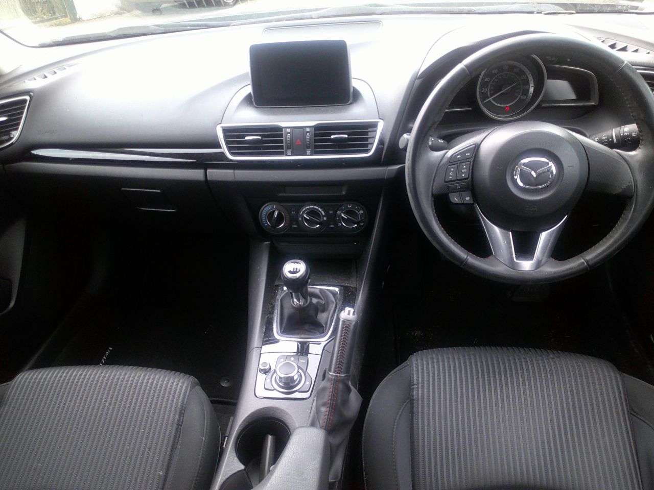 A 2015 MAZDA MAZDA3 2.0 SKYACTIV-G SE Hatchback 5dr Petrol Manual Euro 6 (s/s) (121 ps) OVER 50 A 2015 MAZDA MAZDA3 2.0 SKYACTIV-G SE Hatchback 5dr Petrol Manual Euro 6 (s/s) (121 ps) OVER 50