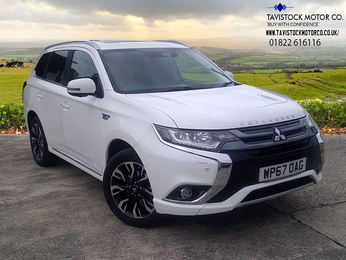 A 2017 MITSUBISHI OUTLANDER 2.0h 12kWh 5hs SUV 5dr Petrol Plug-in Hybrid CVT 4WD Euro 6 (s/s) (200 ps) A 2017 MITSUBISHI OUTLANDER 2.0h 12kWh 5hs SUV 5dr Petrol Plug-in Hybrid CVT 4WD Euro 6 (s/s) (200 ps)