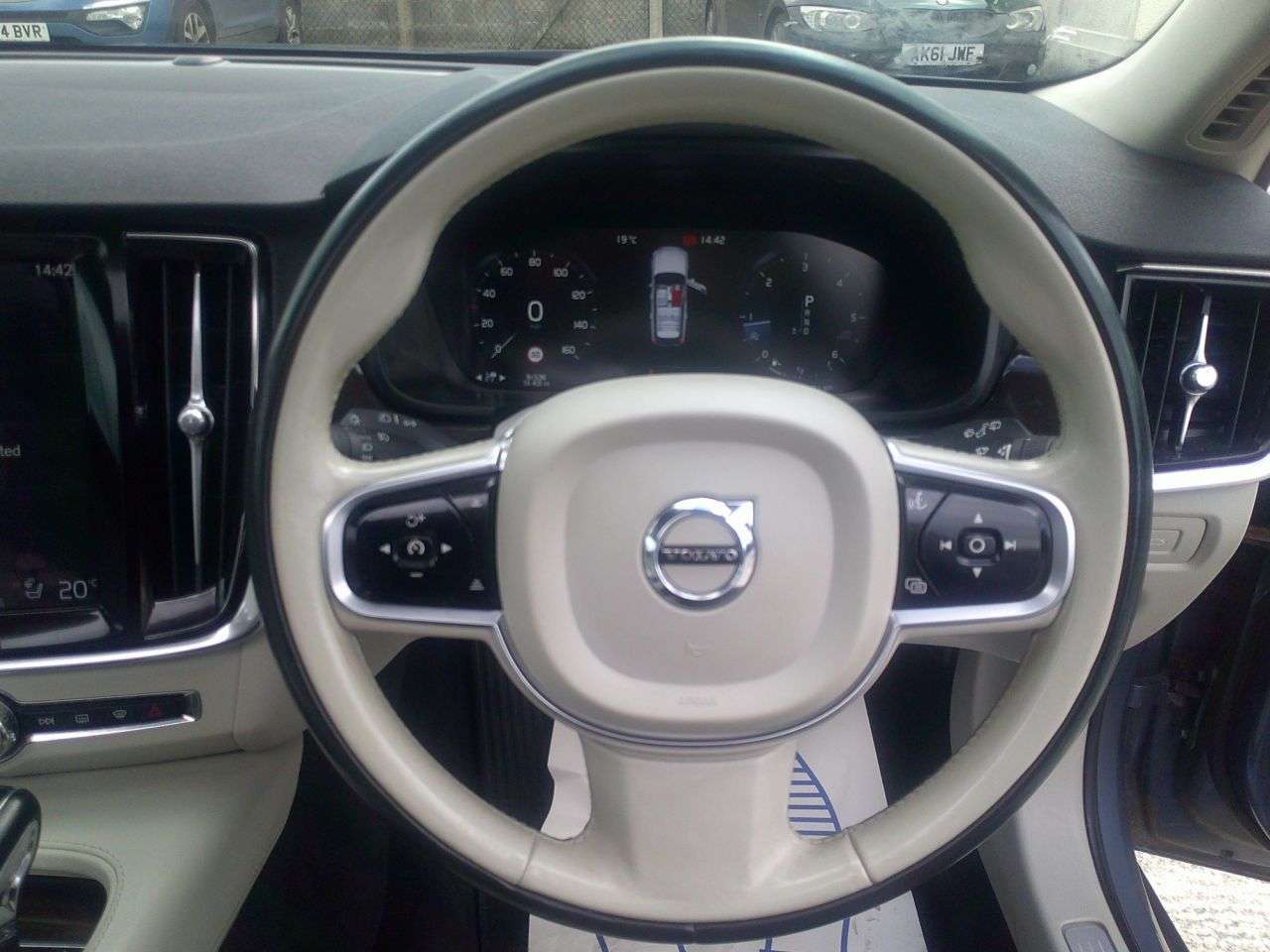 2016 VOLVO V90 2016 VOLVO V90