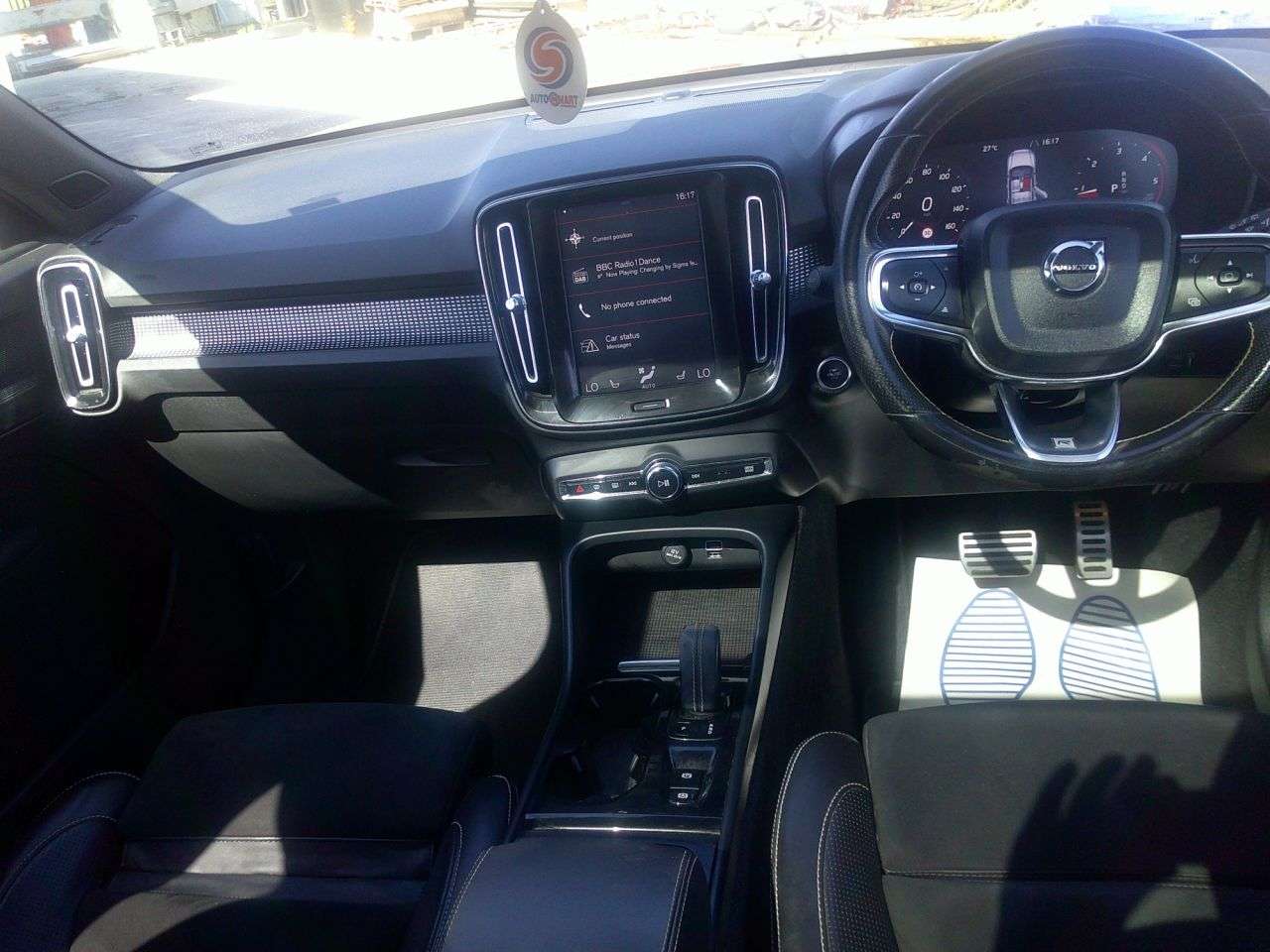 A 2019 VOLVO XC40 2.0 D4 R-Design SUV 5dr Diesel Auto AWD Euro 6 (s/s) (190 ps) OVER 50 CARS A 2019 VOLVO XC40 2.0 D4 R-Design SUV 5dr Diesel Auto AWD Euro 6 (s/s) (190 ps) OVER 50 CARS