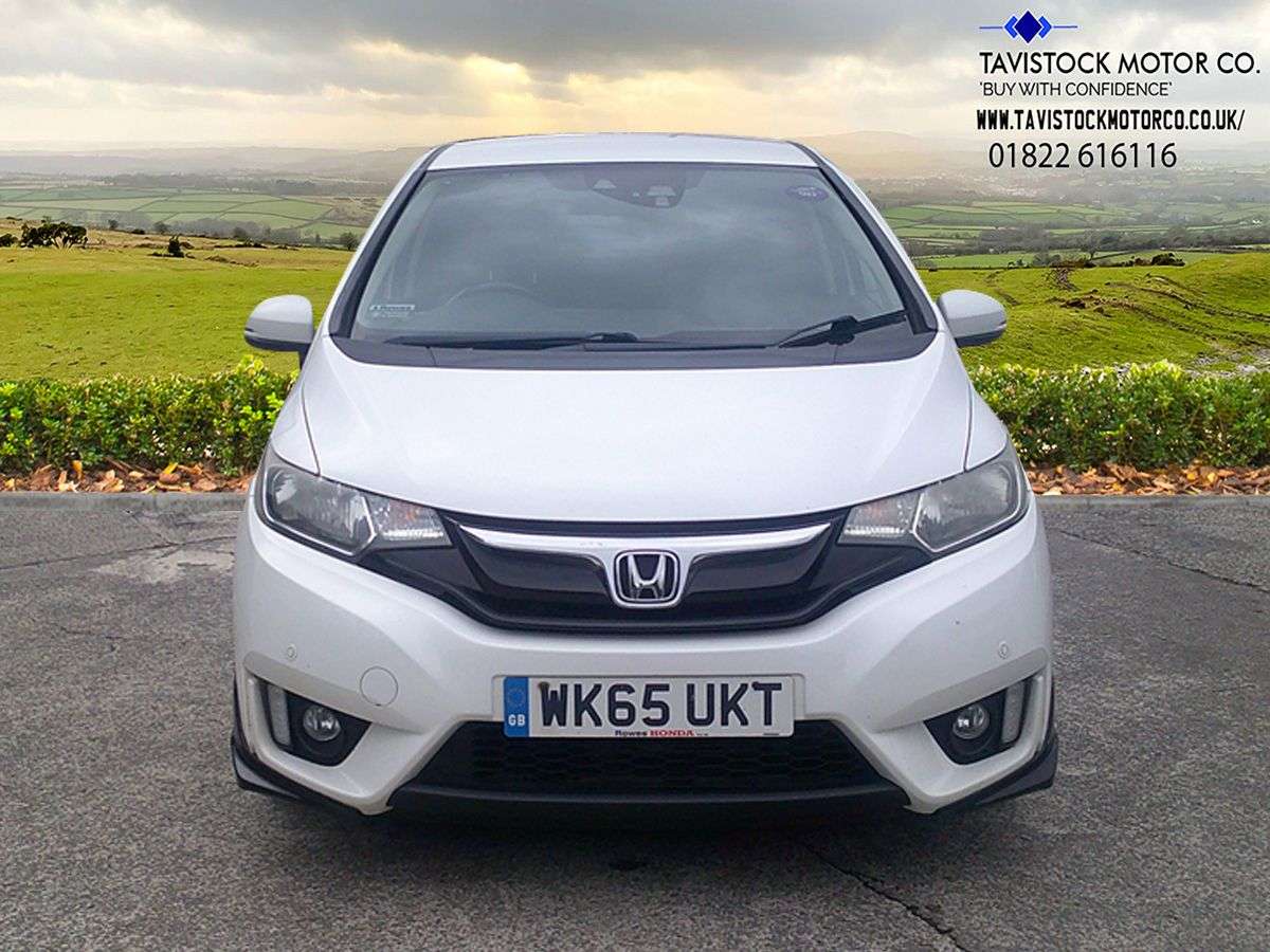 A 2015 HONDA JAZZ 1.3 i-VTEC EX Navi Hatchback 5dr Petrol Manual Euro 6 (s/s) (102 ps) OVER 5 A 2015 HONDA JAZZ 1.3 i-VTEC EX Navi Hatchback 5dr Petrol Manual Euro 6 (s/s) (102 ps) OVER 5