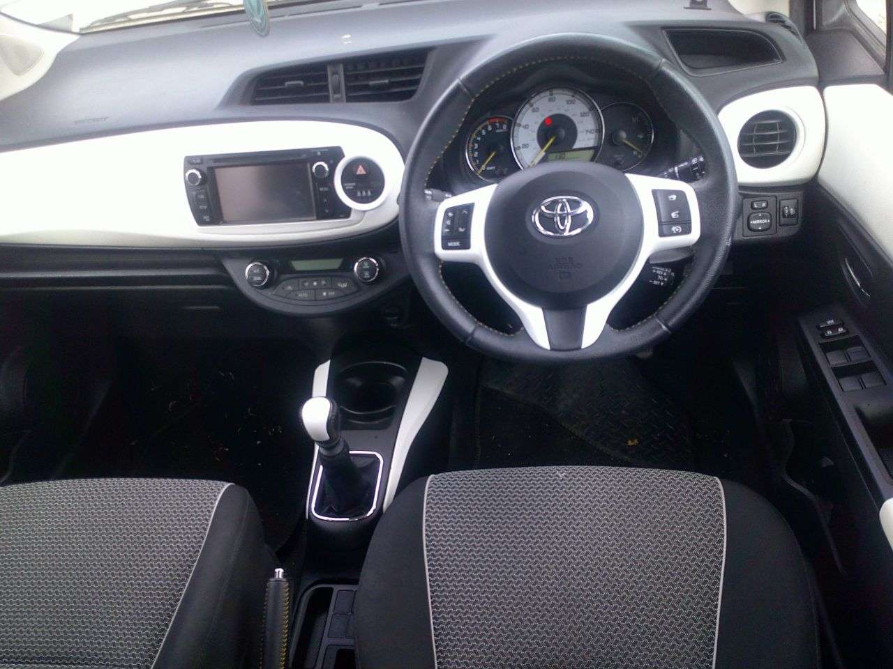 A 2014 TOYOTA YARIS 1.33 Dual VVT-i Trend Hatchback 5dr Petrol Manual Euro 5 (99 ps) GREAT SELE A 2014 TOYOTA YARIS 1.33 Dual VVT-i Trend Hatchback 5dr Petrol Manual Euro 5 (99 ps) GREAT SELE