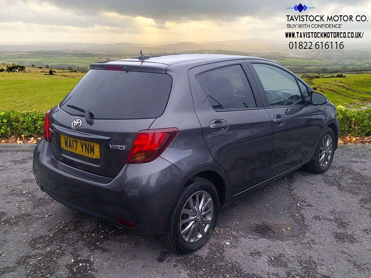 2017 TOYOTA YARIS 2017 TOYOTA YARIS