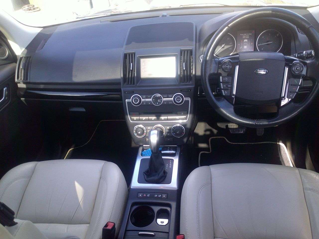 A 2014 LAND ROVER FREELANDER 2 2.2 SD4 Metropolis SUV 5dr Diesel CommandShift 4WD Euro 5 (190 ps) GREAT SE A 2014 LAND ROVER FREELANDER 2 2.2 SD4 Metropolis SUV 5dr Diesel CommandShift 4WD Euro 5 (190 ps) GREAT SE