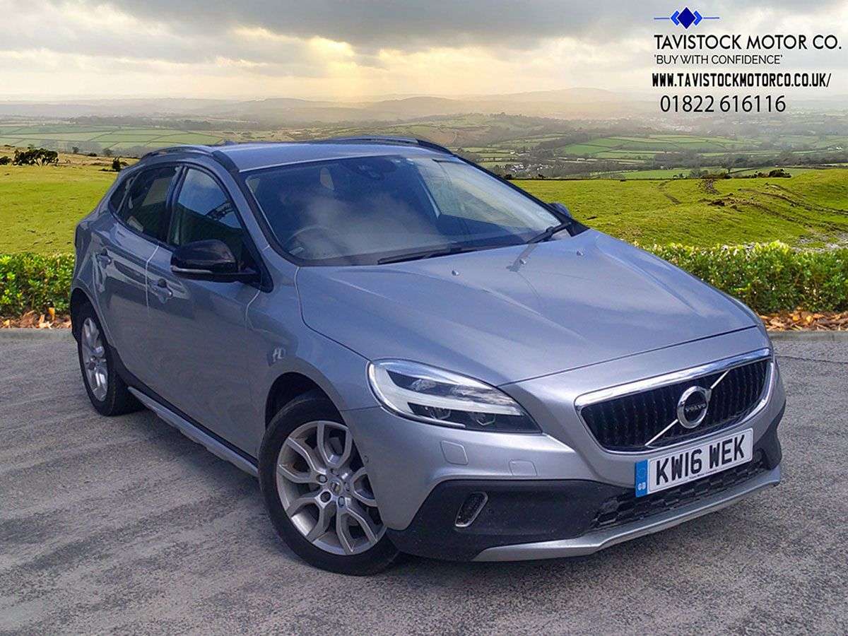 A 2016 VOLVO V40 CROSS COUNTRY 2.0 D3 Pro Hatchback 5dr Diesel Auto Euro 6 (s/s) (150 ps) A 2016 VOLVO V40 CROSS COUNTRY 2.0 D3 Pro Hatchback 5dr Diesel Auto Euro 6 (s/s) (150 ps)