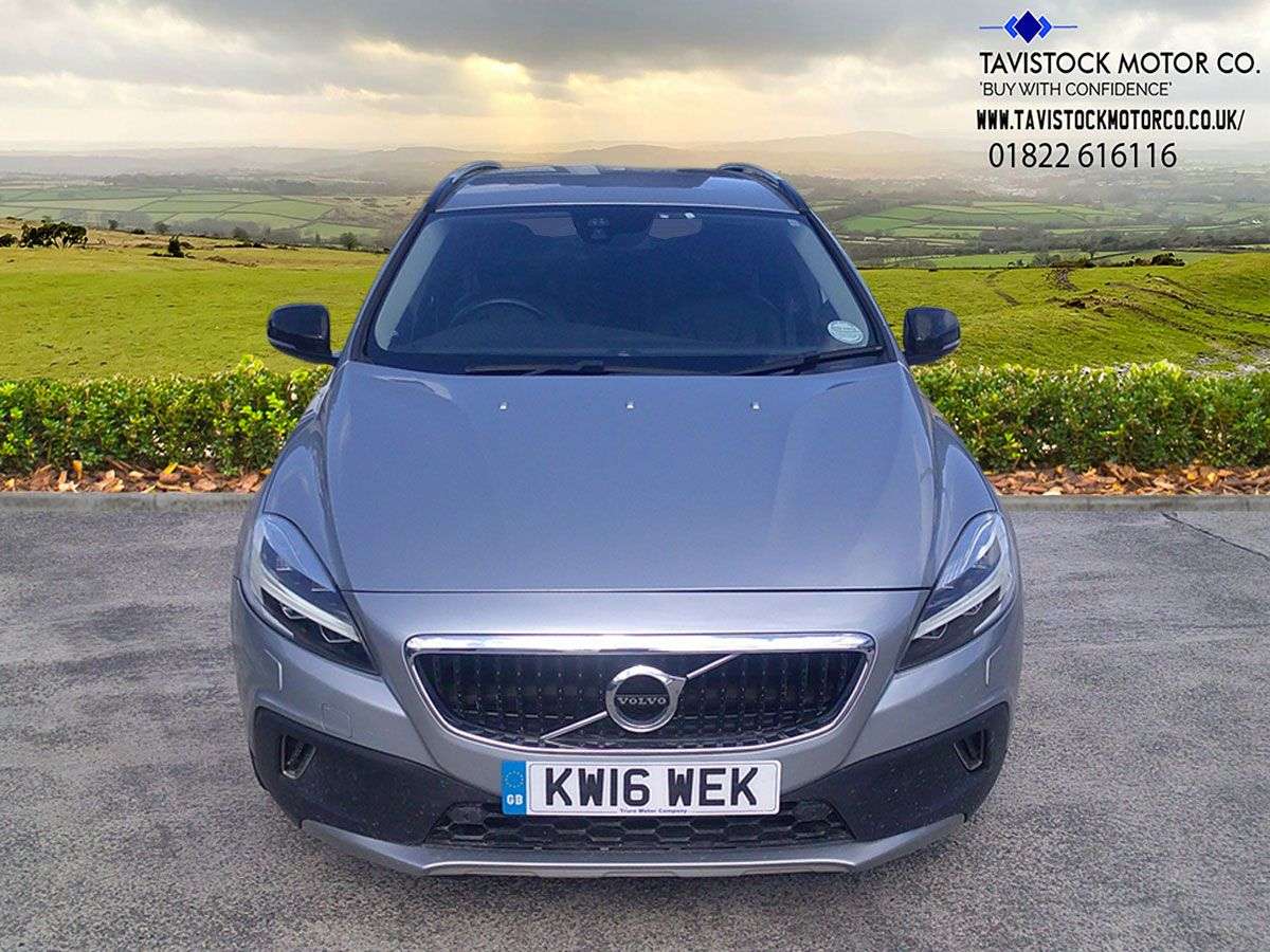 A 2016 VOLVO V40 CROSS COUNTRY 2.0 D3 Pro Hatchback 5dr Diesel Auto Euro 6 (s/s) (150 ps) A 2016 VOLVO V40 CROSS COUNTRY 2.0 D3 Pro Hatchback 5dr Diesel Auto Euro 6 (s/s) (150 ps)