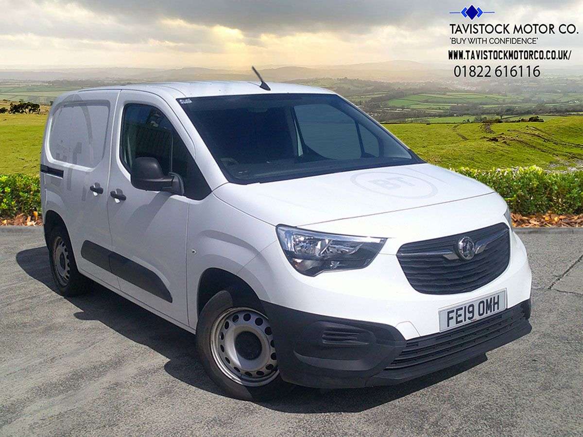 A 2019 VAUXHALL COMBO 1.6 Turbo D 2300 Edition Panel Van 4dr Diesel Manual L1 H1 Euro 6 (s/s) (10 A 2019 VAUXHALL COMBO 1.6 Turbo D 2300 Edition Panel Van 4dr Diesel Manual L1 H1 Euro 6 (s/s) (10