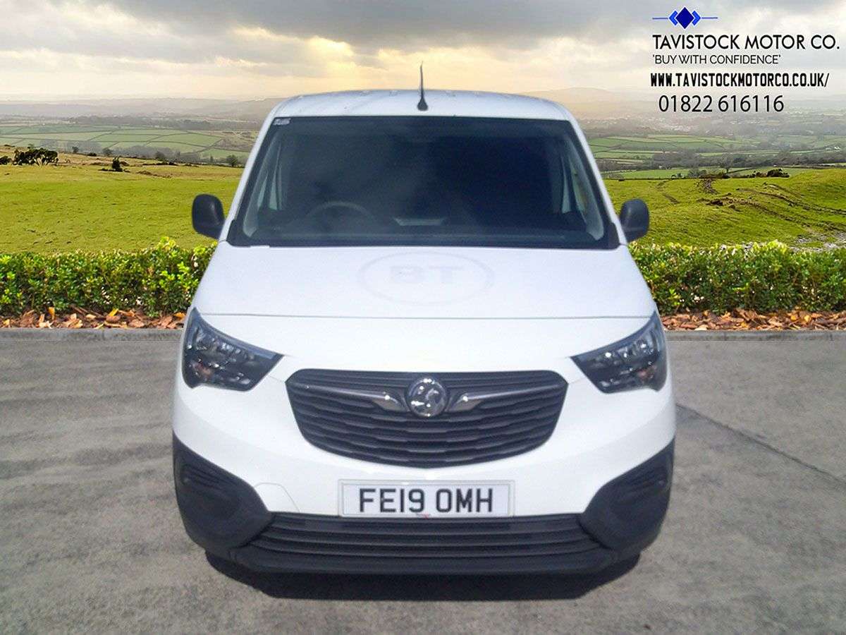 A 2019 VAUXHALL COMBO 1.6 Turbo D 2300 Edition Panel Van 4dr Diesel Manual L1 H1 Euro 6 (s/s) (10 A 2019 VAUXHALL COMBO 1.6 Turbo D 2300 Edition Panel Van 4dr Diesel Manual L1 H1 Euro 6 (s/s) (10
