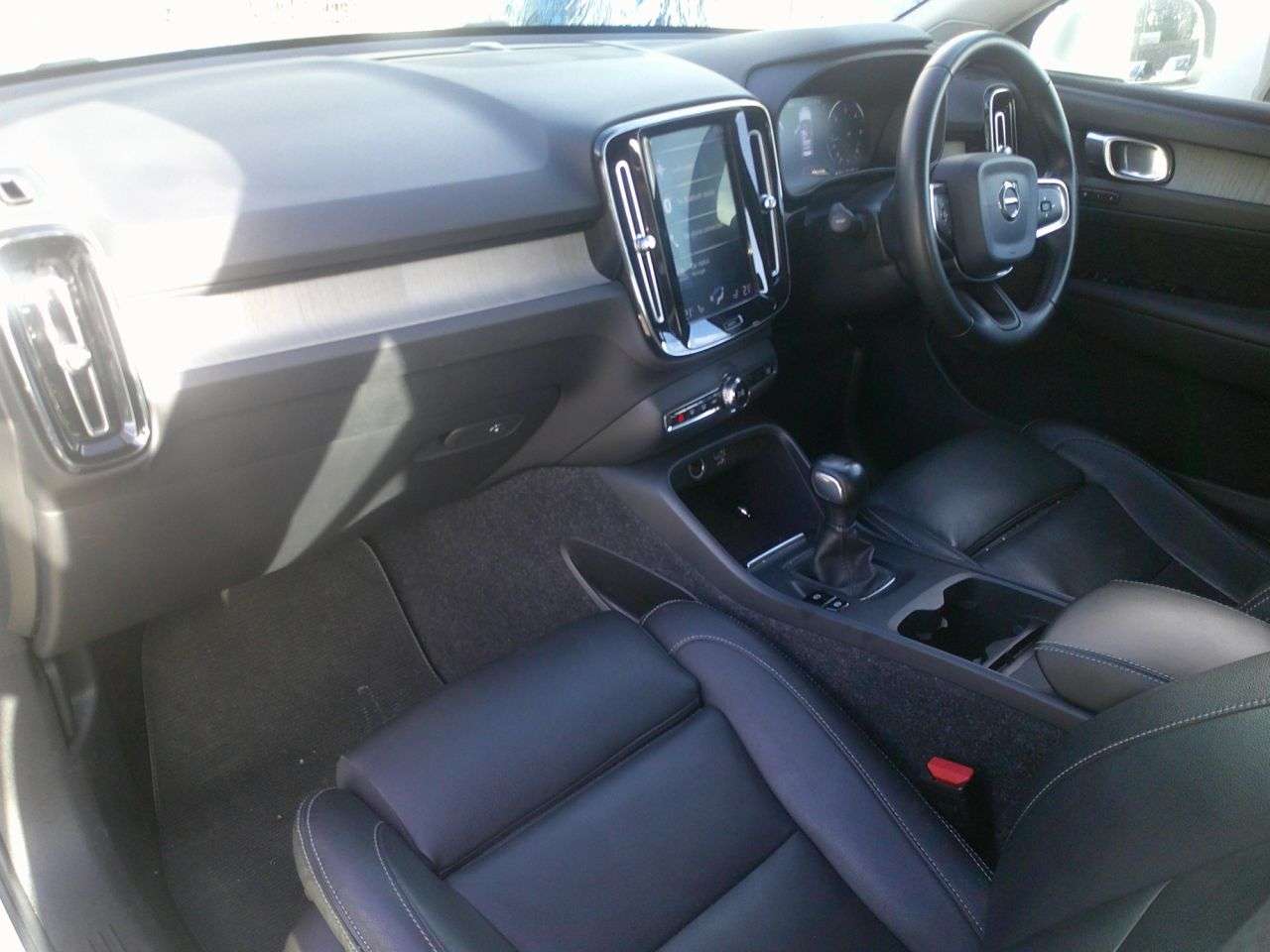 2019 VOLVO XC40 2019 VOLVO XC40