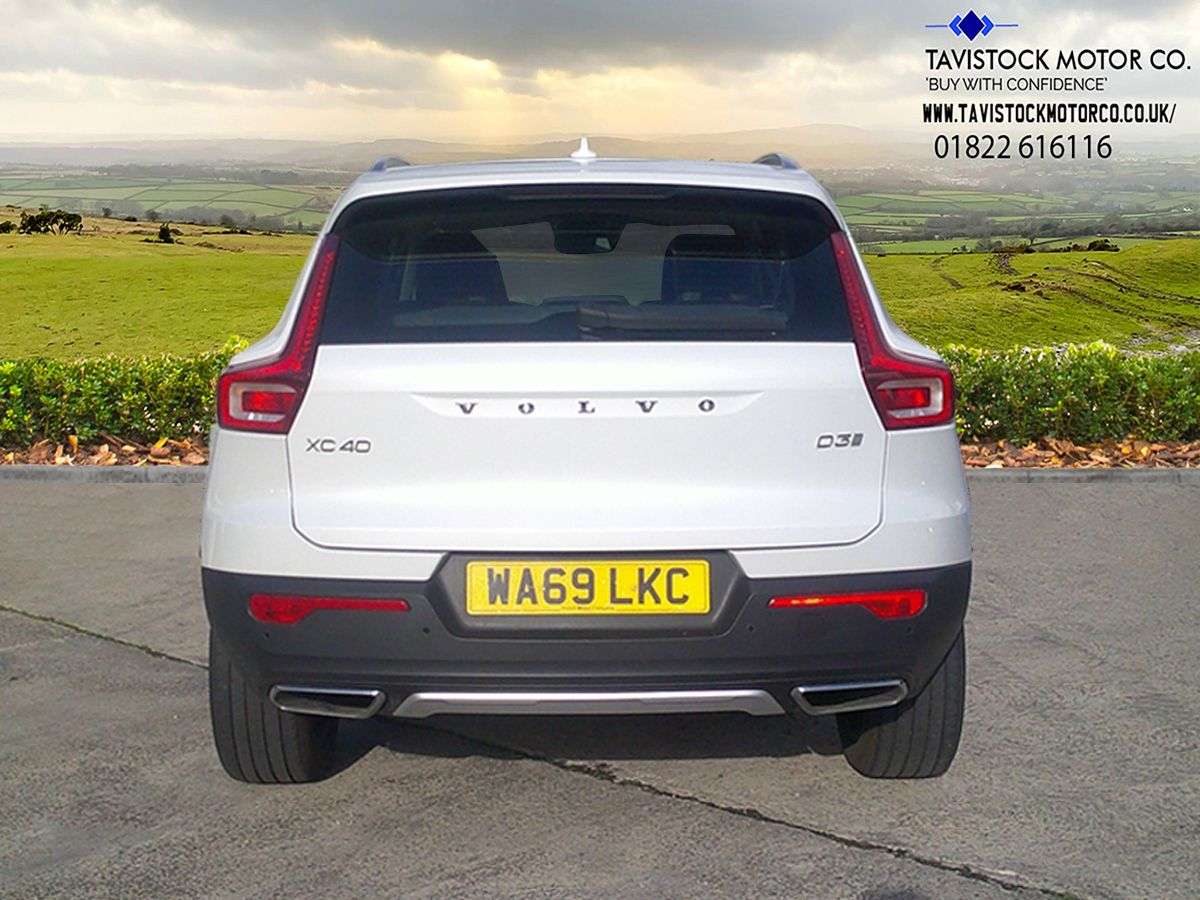 2019 VOLVO XC40 2019 VOLVO XC40