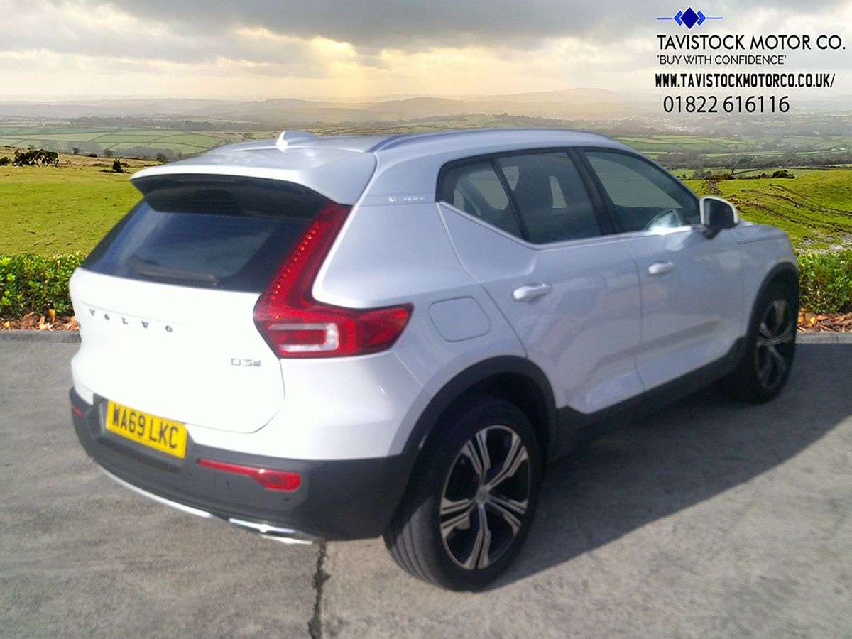 2019 VOLVO XC40 2019 VOLVO XC40