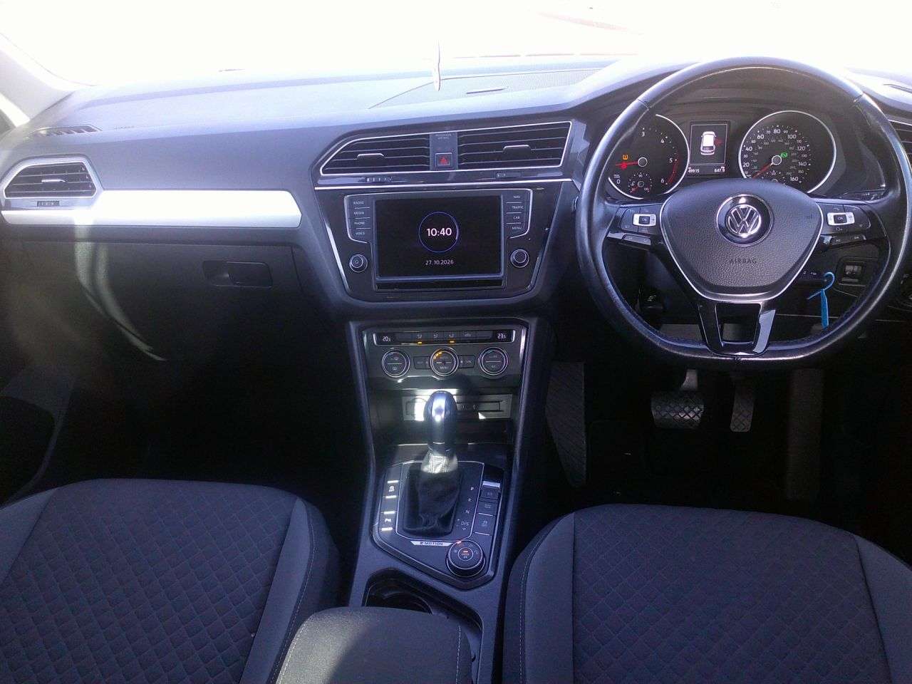 A 2017 VOLKSWAGEN TIGUAN 2.0 TDI BlueMotion Tech SE Navigation SUV 5dr Diesel DSG 4Motion Euro 6 (s/ A 2017 VOLKSWAGEN TIGUAN 2.0 TDI BlueMotion Tech SE Navigation SUV 5dr Diesel DSG 4Motion Euro 6 (s/
