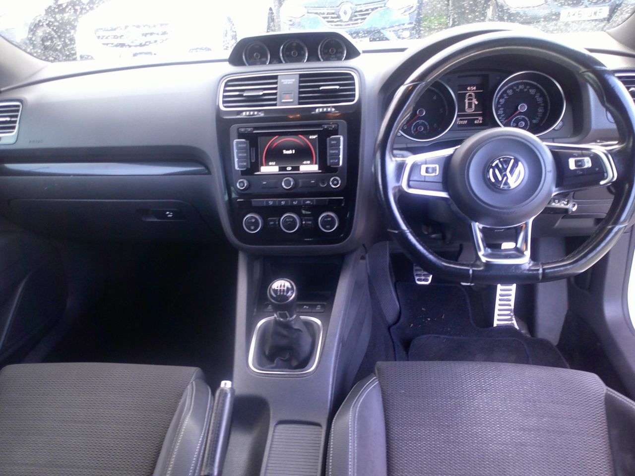 A 2015 VOLKSWAGEN SCIROCCO 2.0 TDI BlueMotion Tech GT Hatchback 3dr Diesel Manual Euro 6 (s/s) (184 ps A 2015 VOLKSWAGEN SCIROCCO 2.0 TDI BlueMotion Tech GT Hatchback 3dr Diesel Manual Euro 6 (s/s) (184 ps