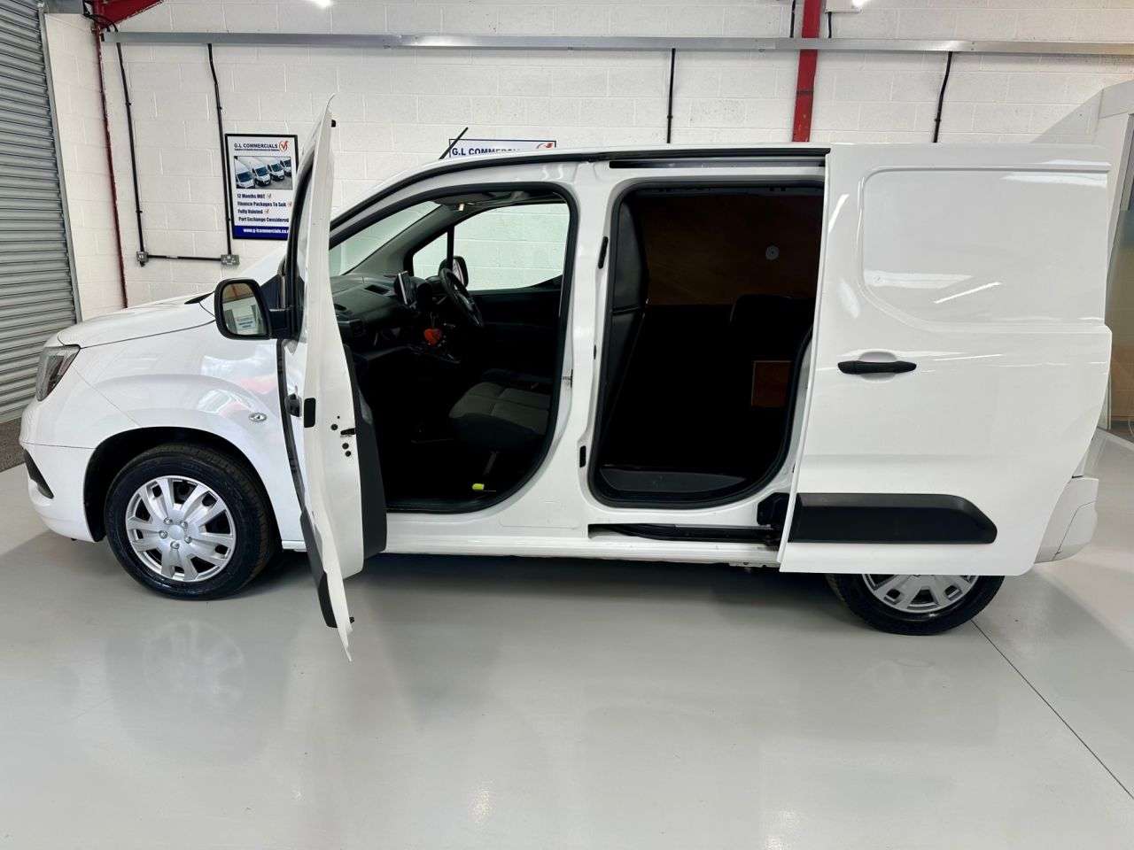 A 2022 VAUXHALL COMBO 1.5 Turbo D Sportive L1 SWB * ONLY 33,655 * 3 SEATER * APPLE CAR PLAY * LOW A 2022 VAUXHALL COMBO 1.5 Turbo D Sportive L1 SWB * ONLY 33,655 * 3 SEATER * APPLE CAR PLAY * LOW