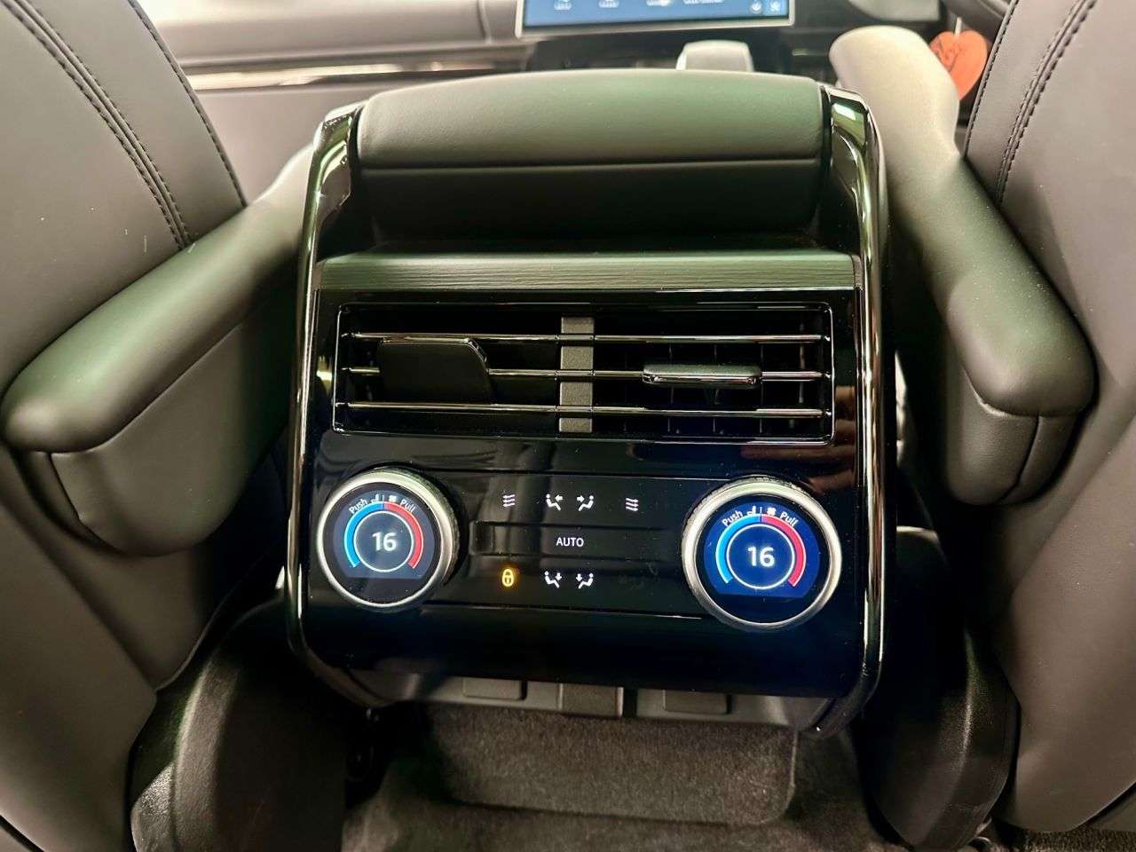 2025 LAND ROVER DEFENDER 2025 LAND ROVER DEFENDER