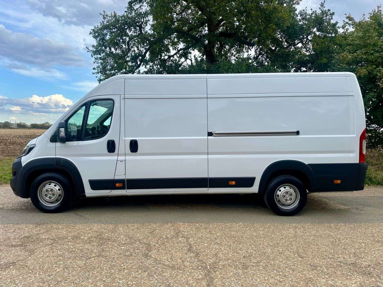 A 2023 PEUGEOT BOXER 2.2 BlueHDi 435 Professional Premium + L4 140 BHP * L4 XLWB 435 * LOW MILES A 2023 PEUGEOT BOXER 2.2 BlueHDi 435 Professional Premium + L4 140 BHP * L4 XLWB 435 * LOW MILES