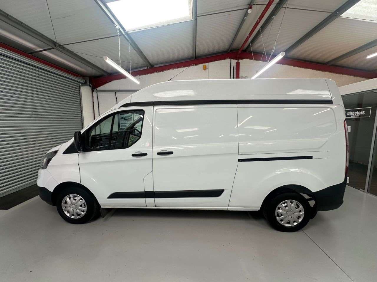 A 2022 FORD TRANSIT CUSTOM 2.0 300 EcoBlue Leader L2 H2 Euro 6 130 BHP * L2H2 LWB HI ROOF * LOW MILES A 2022 FORD TRANSIT CUSTOM 2.0 300 EcoBlue Leader L2 H2 Euro 6 130 BHP * L2H2 LWB HI ROOF * LOW MILES