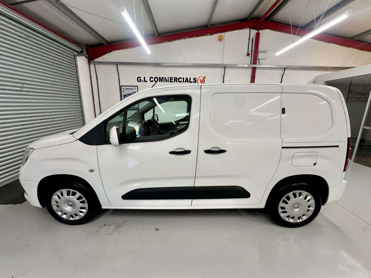 A 2021 VAUXHALL COMBO 1.5 Turbo D 2000 Sportive L1 H1 * 44,467 3 SEATER * LOW MILES - EX FLEET - A 2021 VAUXHALL COMBO 1.5 Turbo D 2000 Sportive L1 H1 * 44,467 3 SEATER * LOW MILES - EX FLEET -